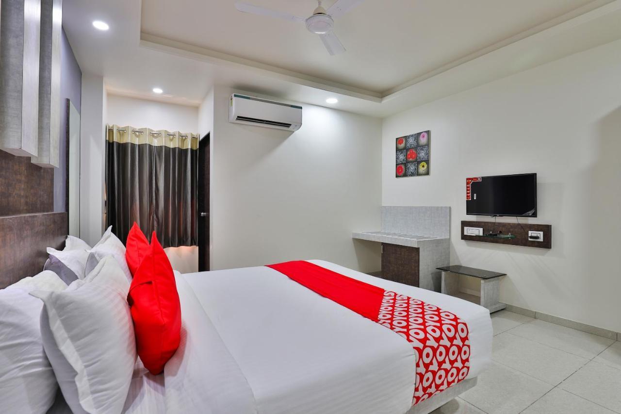 Oyo 23174 Hotel Parth Inn Dwārka Kültér fotó