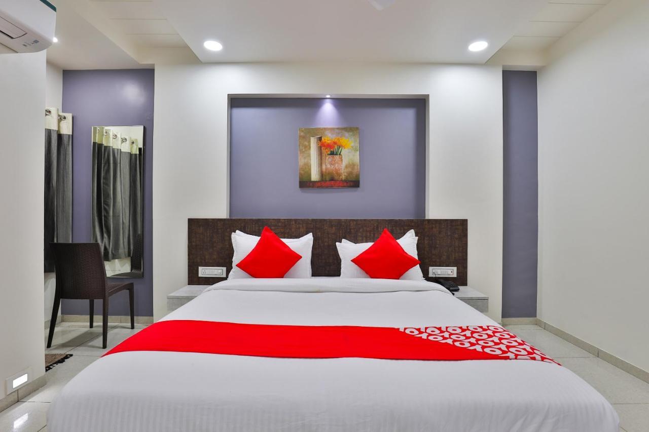 Oyo 23174 Hotel Parth Inn Dwārka Kültér fotó