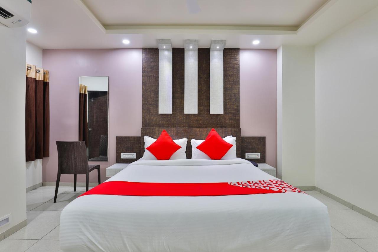 Oyo 23174 Hotel Parth Inn Dwārka Kültér fotó